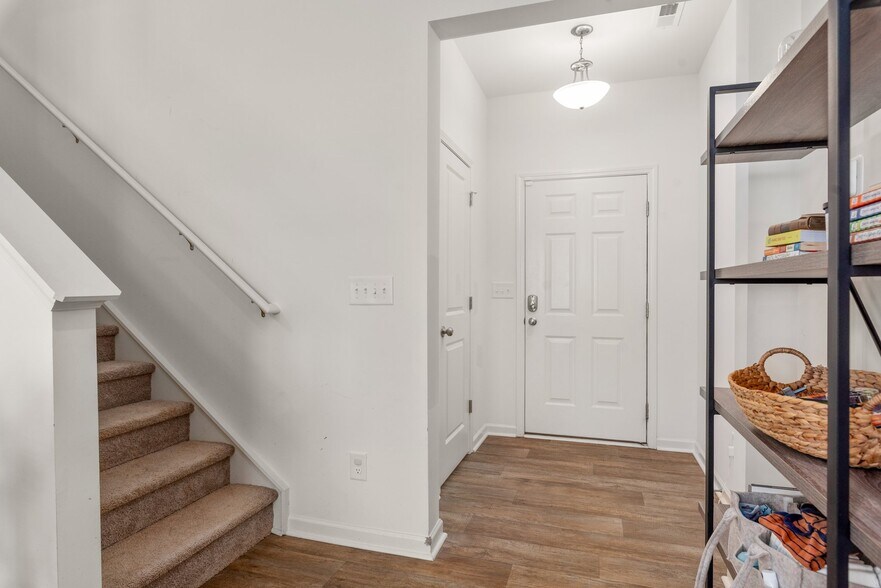 Building Photo - 128 Mooring Dr