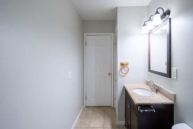 Building Photo - 50-62 East Street - 3B