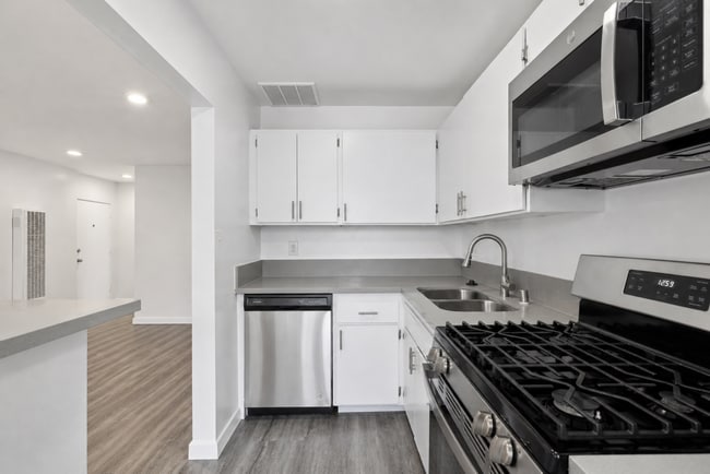 Interior Photo - 1253 Havenhurst Drive