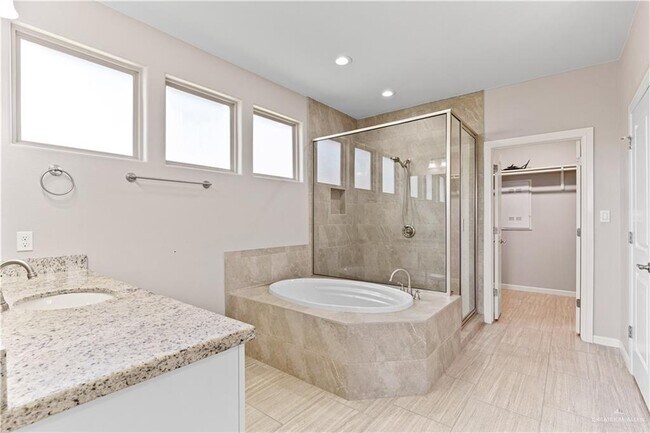 Building Photo - 14224 Amistad Cir