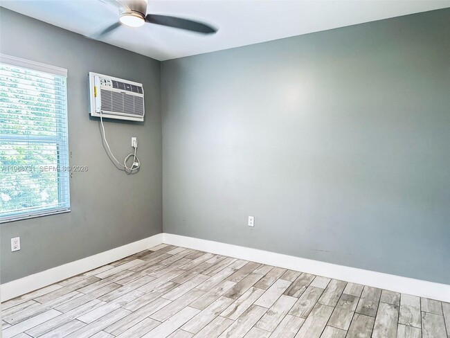 Building Photo - 1756 NW 2nd Ct