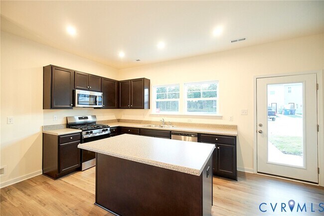 Building Photo - 240 Greenpark Rd