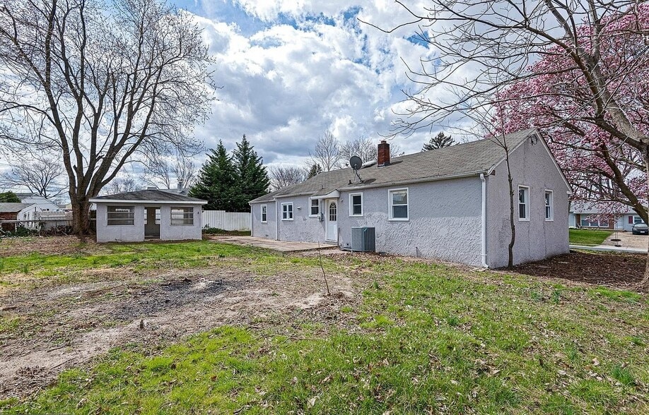 Building Photo - 1 Carlo Rd