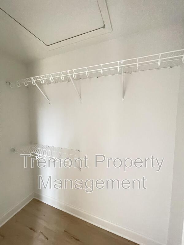 Building Photo - 307 W 42nd St