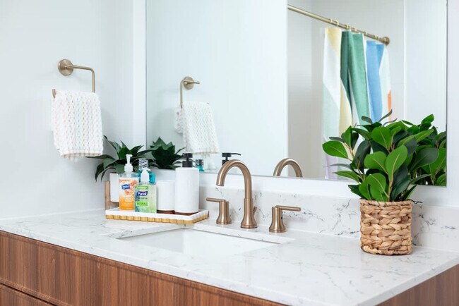 Building Photo - 212 Stuart St