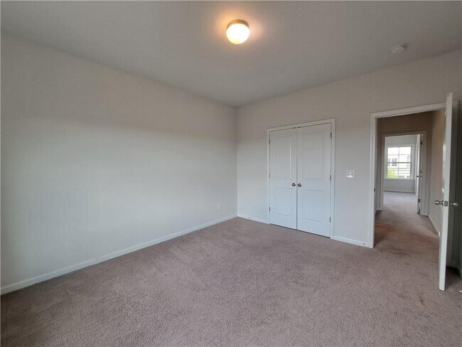 Building Photo - 3329 Long Creek Dr