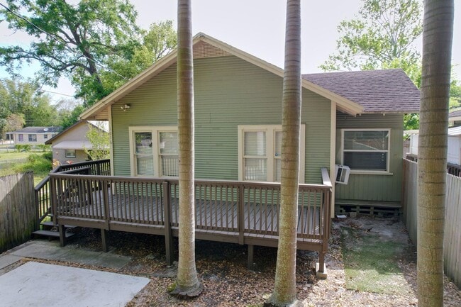 Building Photo - 1/1 in Central Lakeland with a great side ...