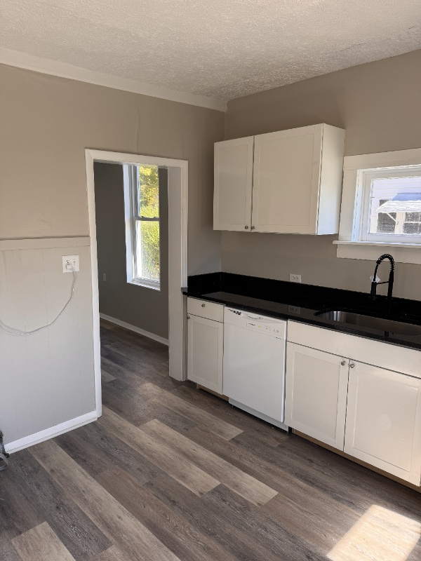 Building Photo - 564 Eastern Ave