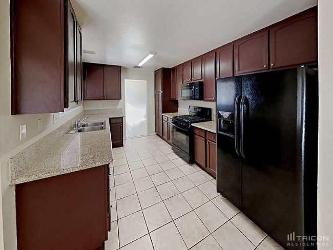 Building Photo - 2343 Lone Pine Dr