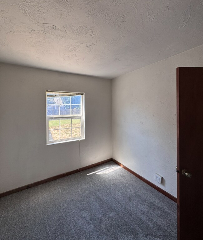 Building Photo - 876 1/2-1470 1/2 Lawrence St