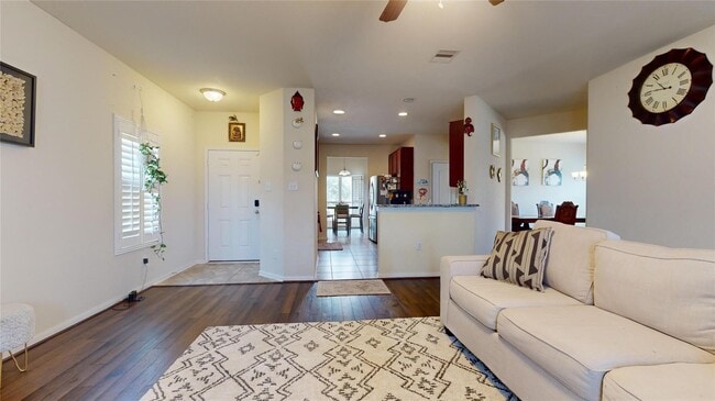 Building Photo - 3202 Cabin Wood Way