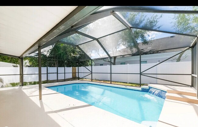 Building Photo - 1321 Coolridge Dr