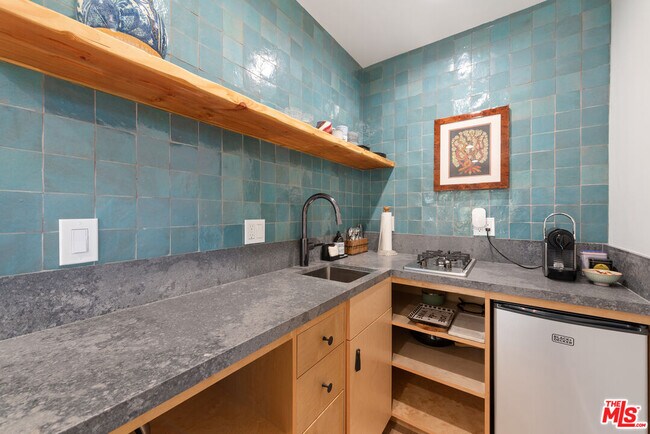 Building Photo - 11314 Homedale St