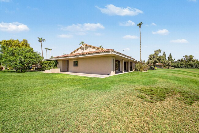 Building Photo - 7825 E San Carlos Rd