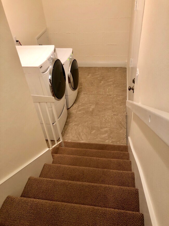 Laundry - 17195 Palisades Cir