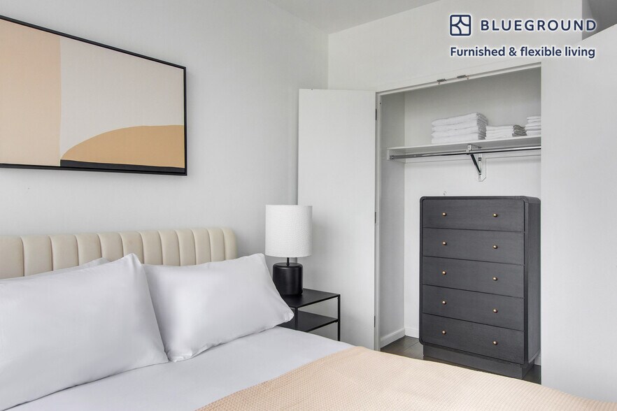 Building Photo - 635 W 42nd St