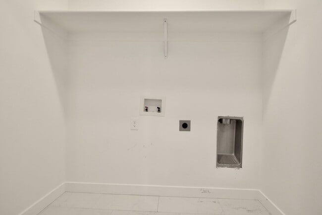 Building Photo - 3 Bed 2.5 Bath Townhome with Awesome View in Daybreak!