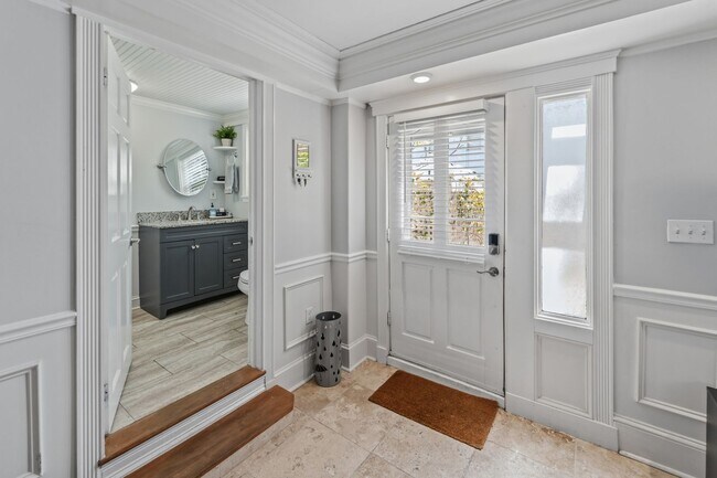 Building Photo - All-Inclusive Utilities & Fully Furnished First-Floor Condo Near Daffin Park