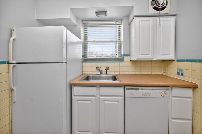 Building Photo - 2802 Digby Ave