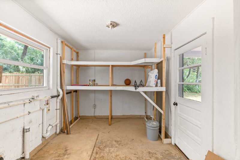 Building Photo - 305 Martin Rd