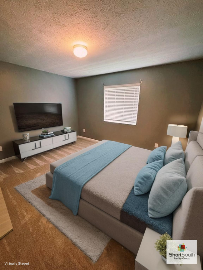 Building Photo - 3 bed 2 bath house right next to South Chr...