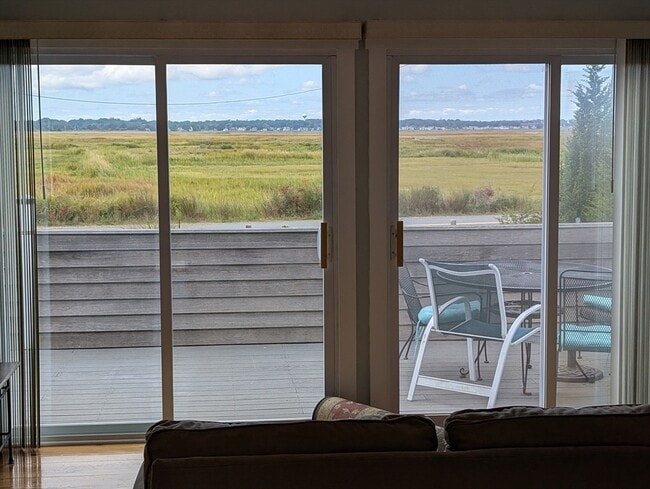 Building Photo - 44 Old Point Rd