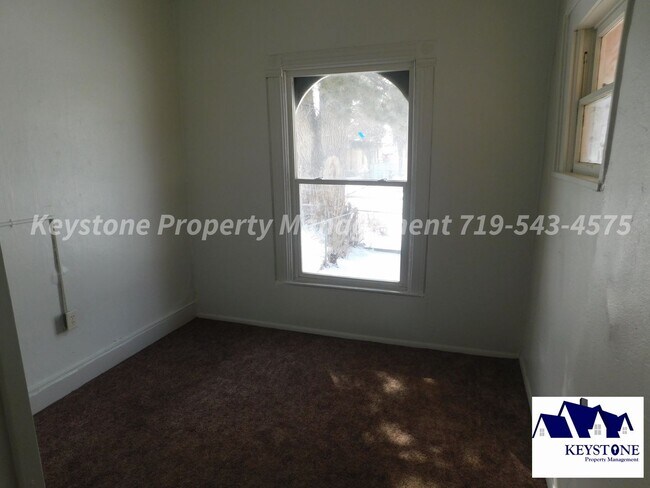 Building Photo - 906 N Glendale Ave