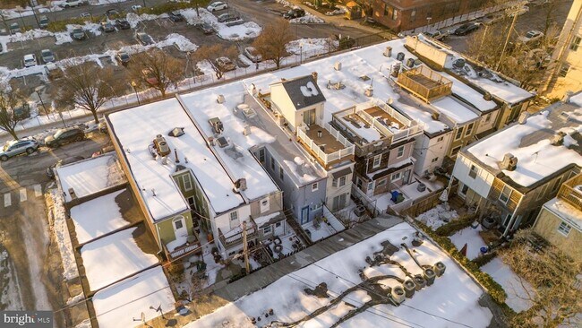 Building Photo - 1015 Riverside Ave