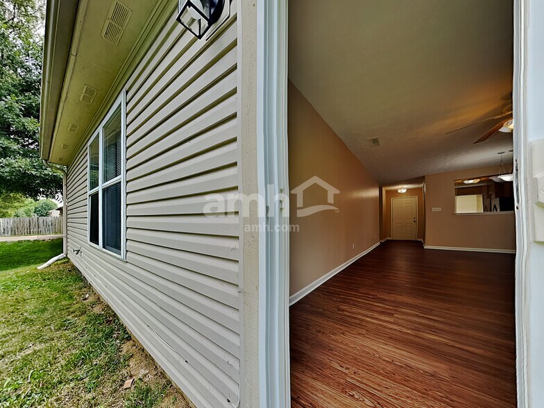 Building Photo - 3416 Montgomery Dr