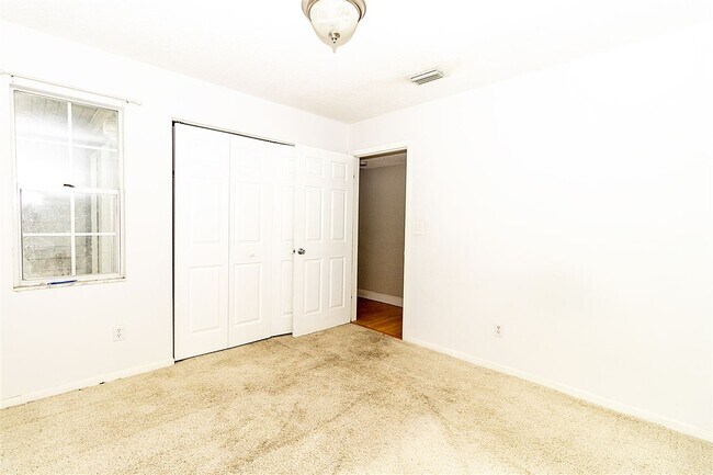 Building Photo - 200 16th St