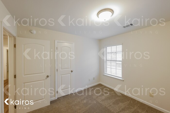 Building Photo - 71 Hideaway Ln