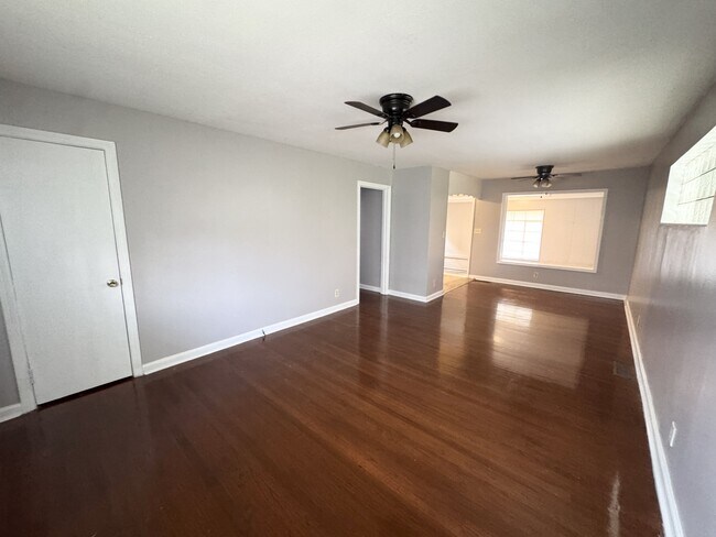 Building Photo - 1523 Canterbury Rd