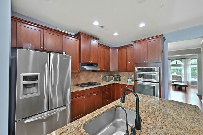 Building Photo - 16 Creekside Ct