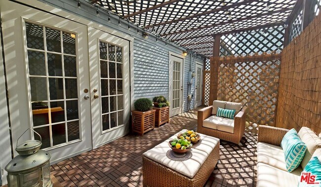 Building Photo - 1209 N Genesee Ave