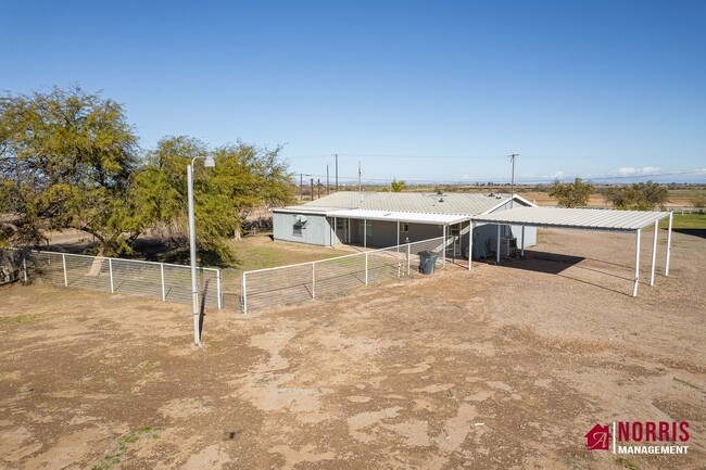 Building Photo - HORSE Property!! You Have Found a Gem