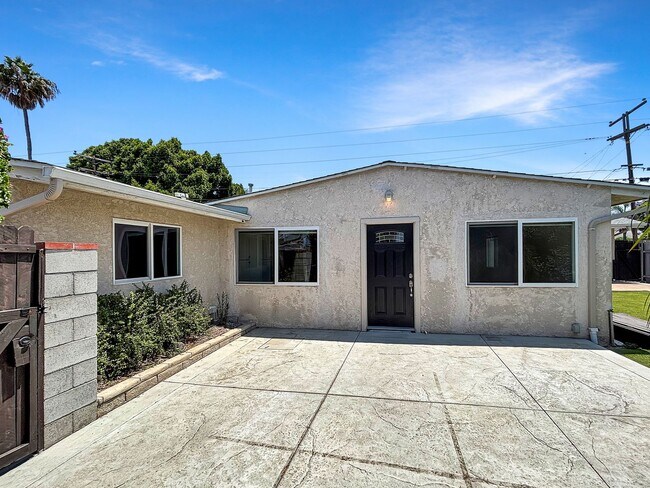 Building Photo - Beautiful 4BD/3BA House in Clairemont W/ A...