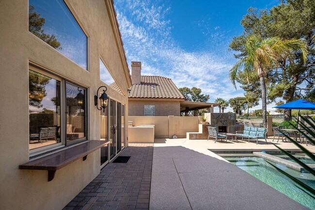 Building Photo - 4725 N Brookview Terrace