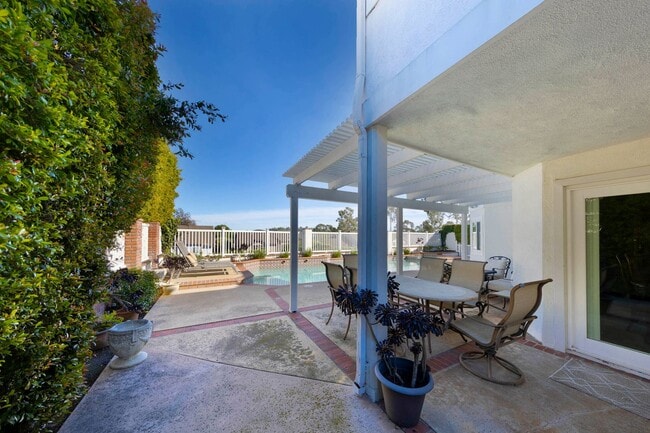 Building Photo - 30932 Colonial Pl