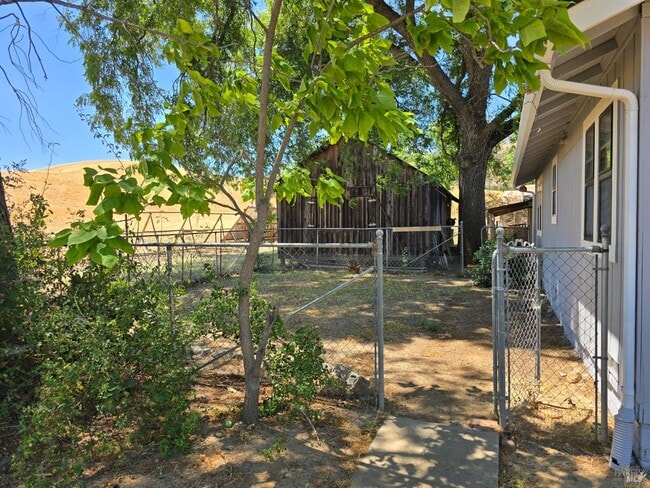 Building Photo - 6491 Pleasants Valley Rd