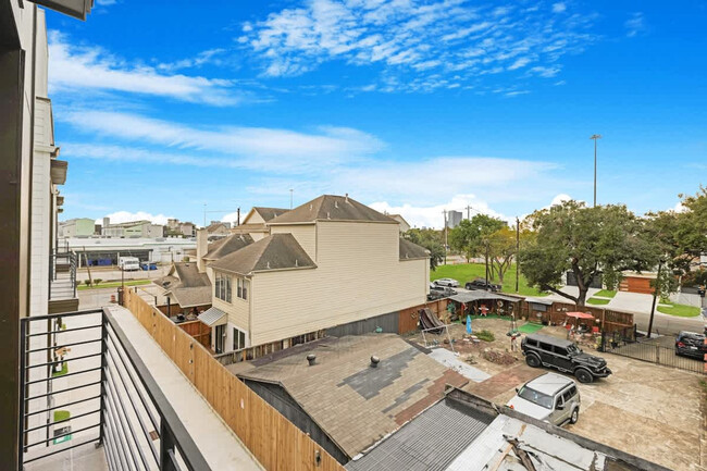 Building Photo - 2105 McGowen St