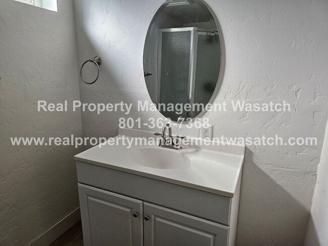 Building Photo - Check Out This 4 Bedroom 2 Bathroom Home i...