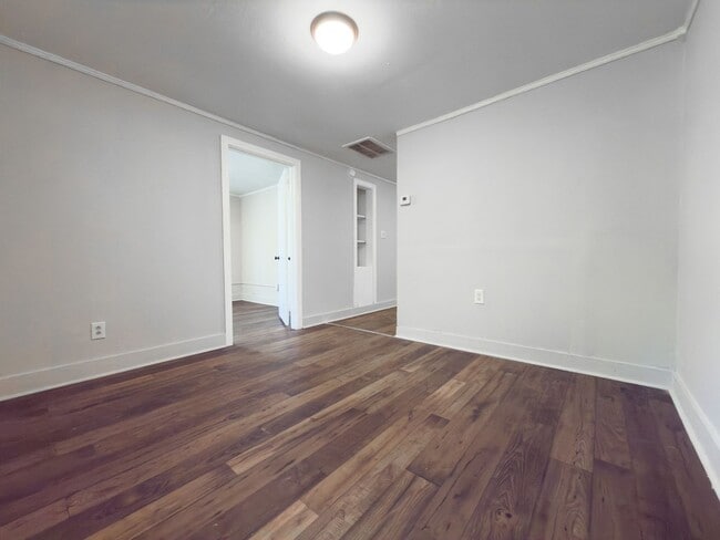Building Photo - 2181 Eleanor Dr