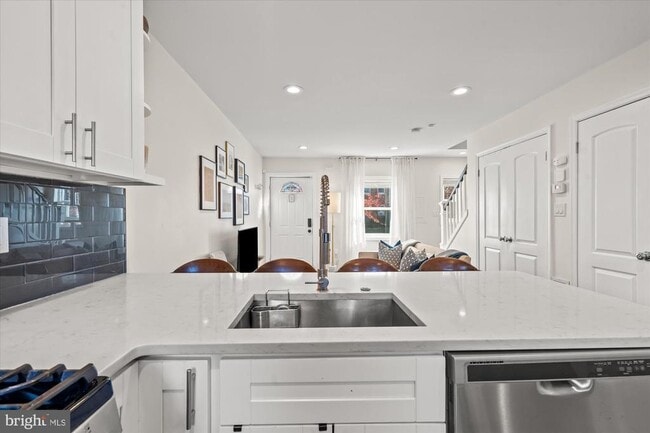 Building Photo - 134 35th St NE