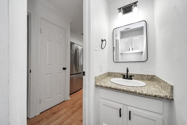 Building Photo - 12755 Mill Ridge Dr