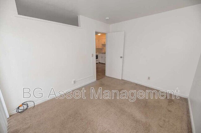 Building Photo - 1746 Kidder Ave