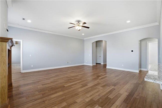 Building Photo - 2007 W Gilligan Ave