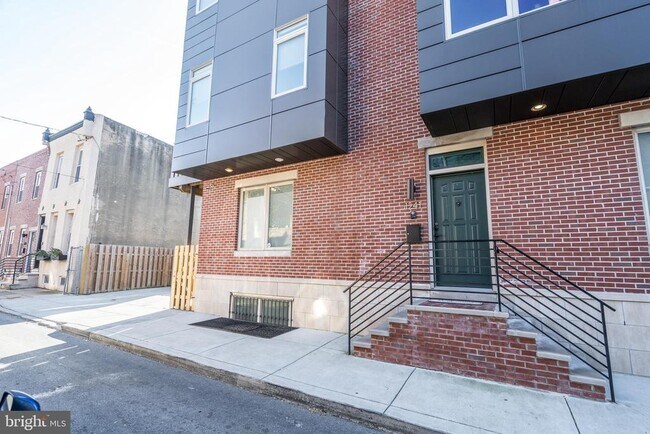 Building Photo - 1241 S 18th St