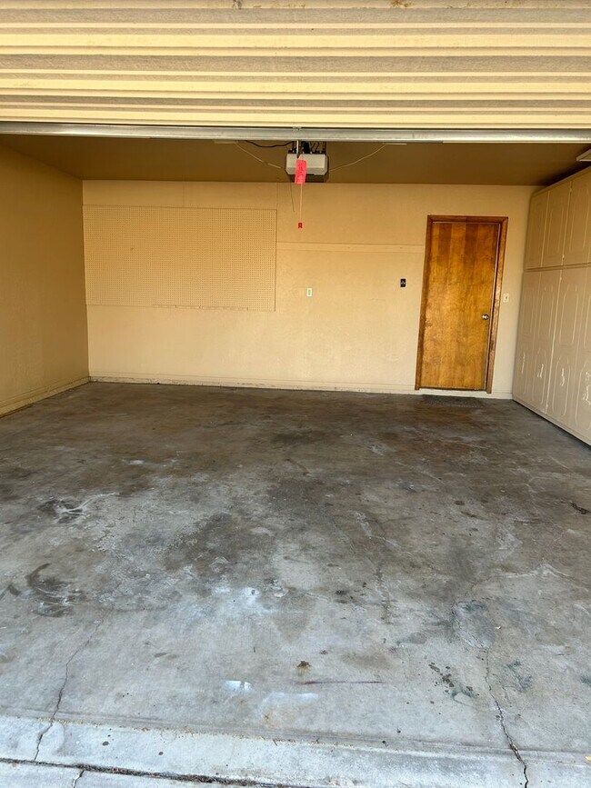 Building Photo - Great Unfurnished home!