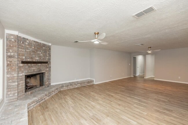 Building Photo - 311 Pinemont Dr