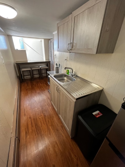 Building Photo - 817 Drummond Ave